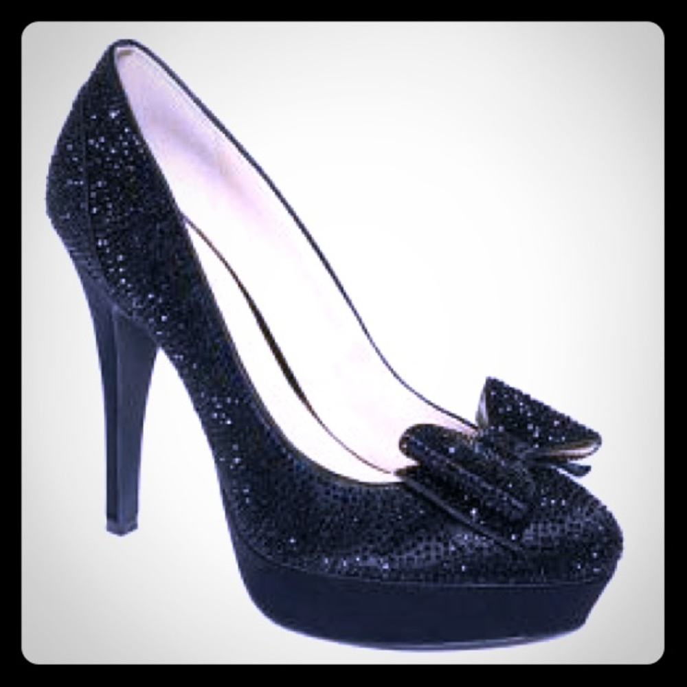 INC PLATFORM BLACK PUMPS
